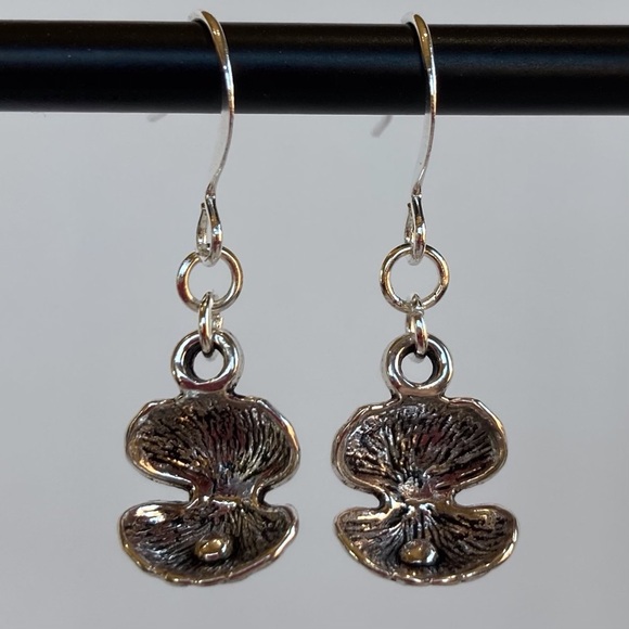 HAND CRAFTED EARRINGS Oyster Pearl Sterling Silver Petite Dangle Drop NWT - Picture 11 of 11